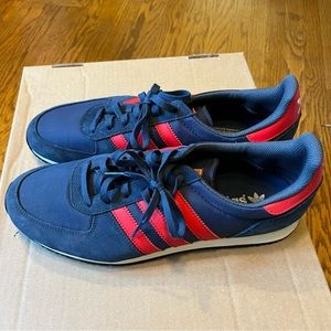 classic Adidas running shoe [ 9.5, brand new ]